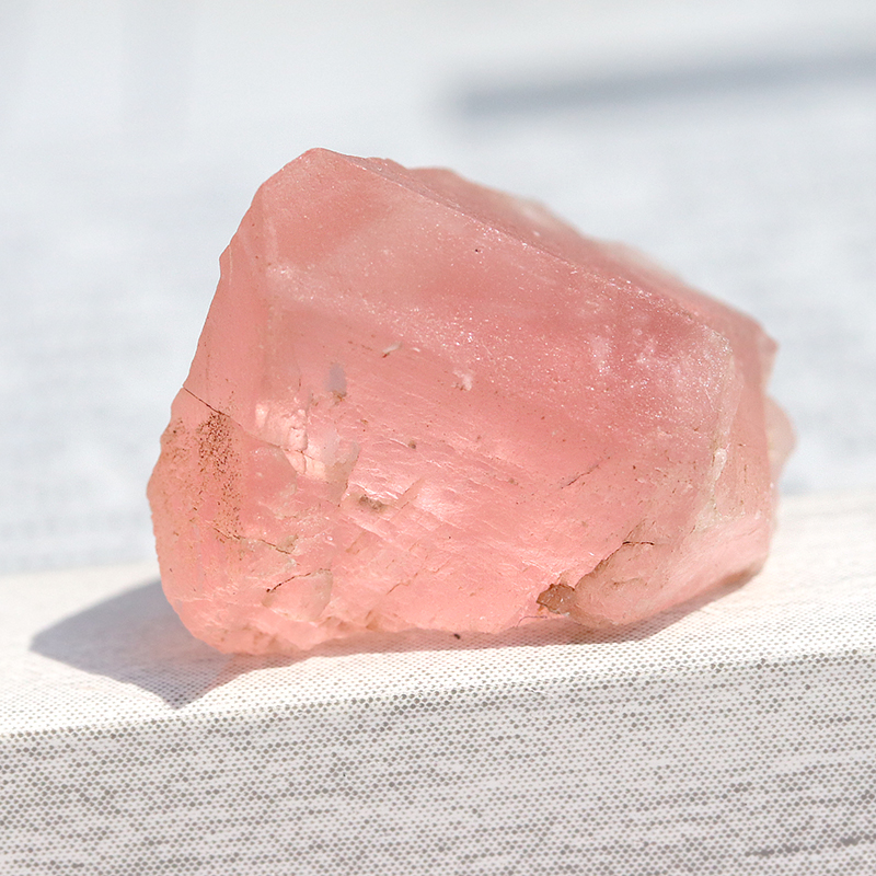超入手困難！フランス・モンブラン産ピンクフローライト原石-003水晶