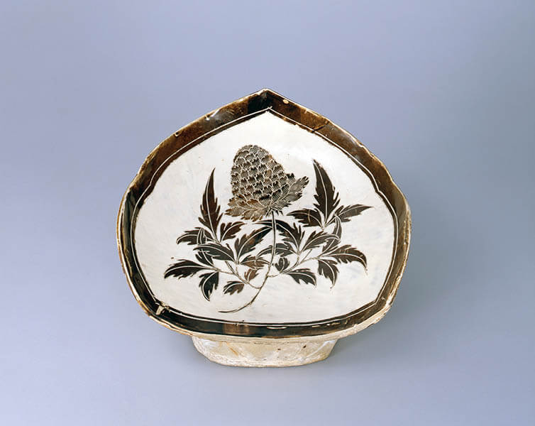 鉅鹿」発見100年― 磁州窯と宋のやきもの展 | 静嘉堂文庫美術館（静嘉堂