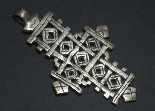 エチオピアンクロス(ニッケル・中)<アフリカのメタルアクセサリー