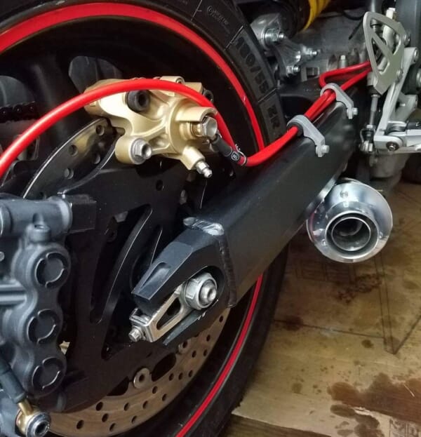 強力なハンドブレーキへ！ZX-6R用ForStunt製ダブルキャリパー｜AxxL