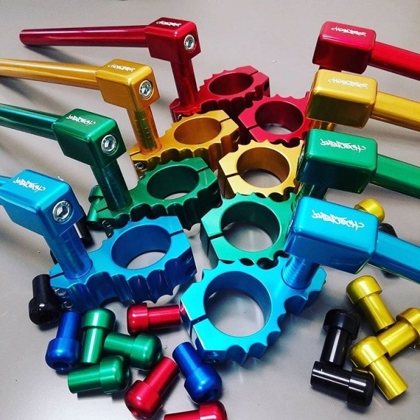 バイクハンドルのポジション、色を変えてドレスアップ！| AxxL