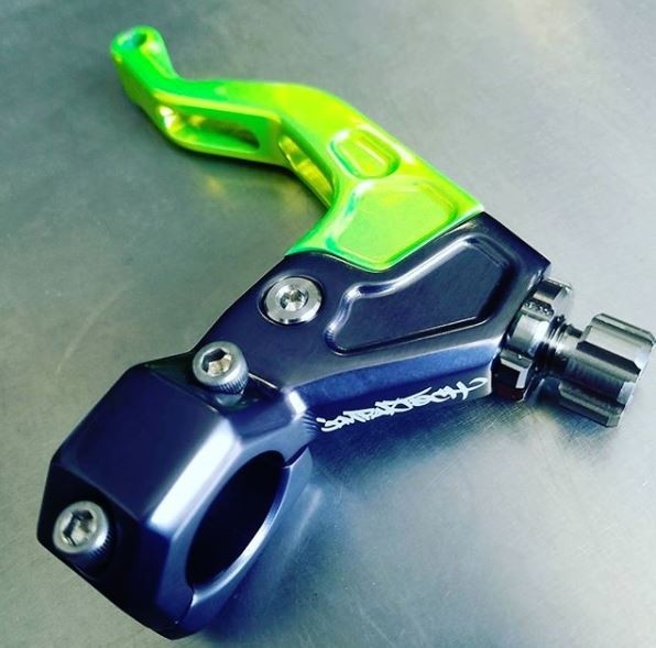 スタント車両には必須 !! クラッチを軽くする EZ PULL クラッチ| AxxL