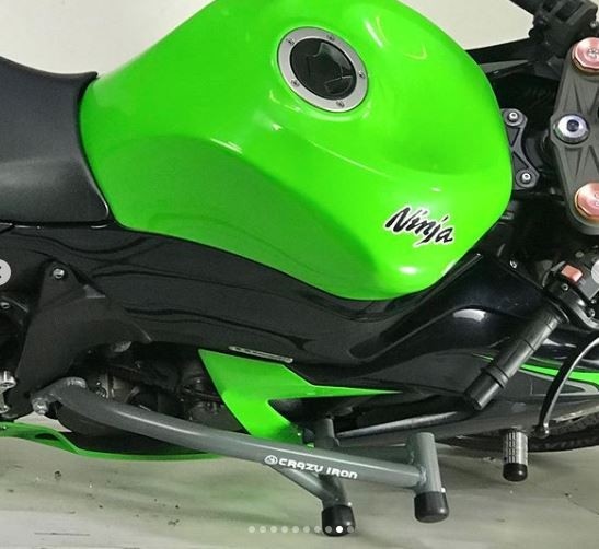 ZX-6R(09-22) スライダー付 エンジンガードで車体をガード｜AxxL
