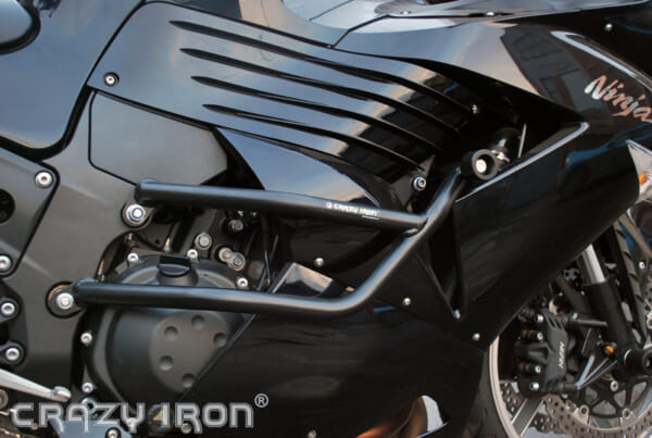 ZX-14R / ZZR1400 (06-11) 車両をしっかり保護できるエンジンガード｜AxxL