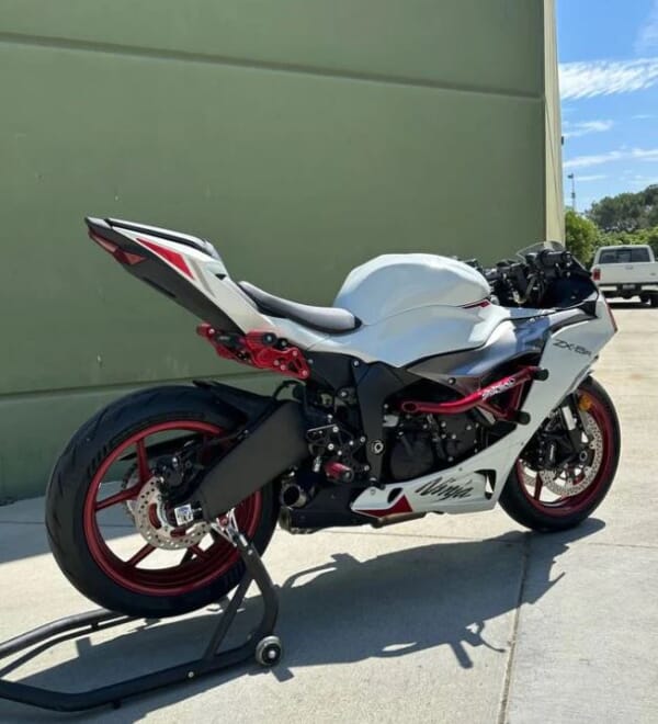 ZX6R (24) デザインが美しい IMPAKTECH製 スタントケージ｜AxxL