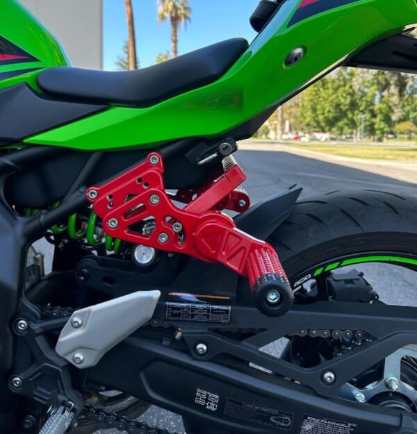 ZX4R 好きなポジションに設定できるアルミサブケージ｜AxxL