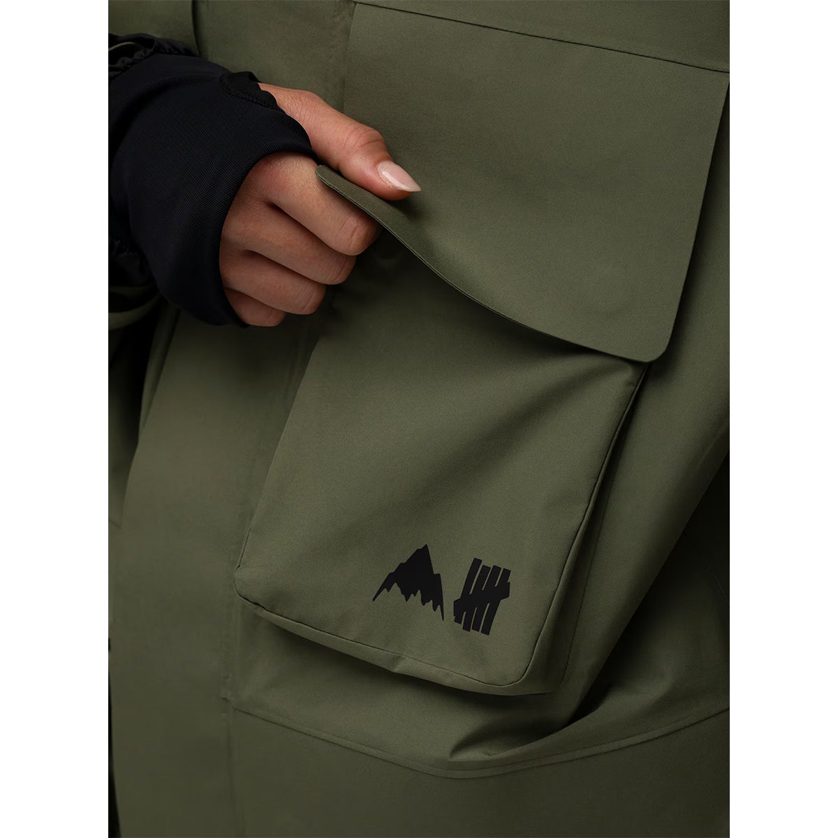 Burton X Undefeated 2L Gore-Tex Jacket in Olive | Boardertown AU