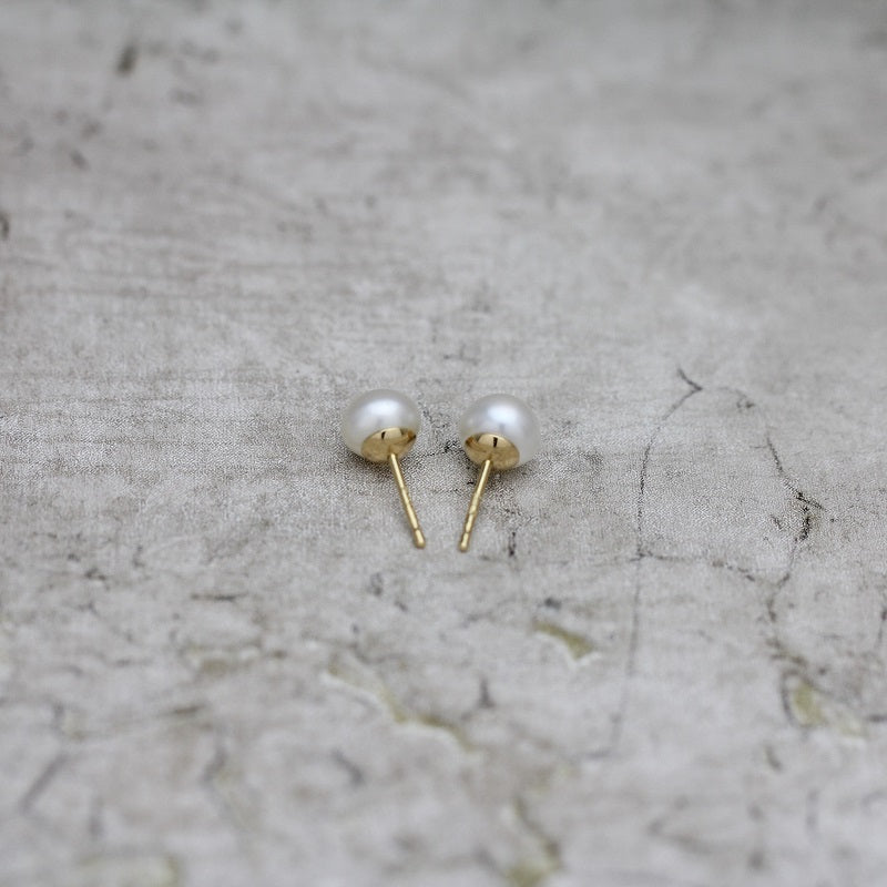 6mm 白蝶ケシパール ピアス – Bon Magique