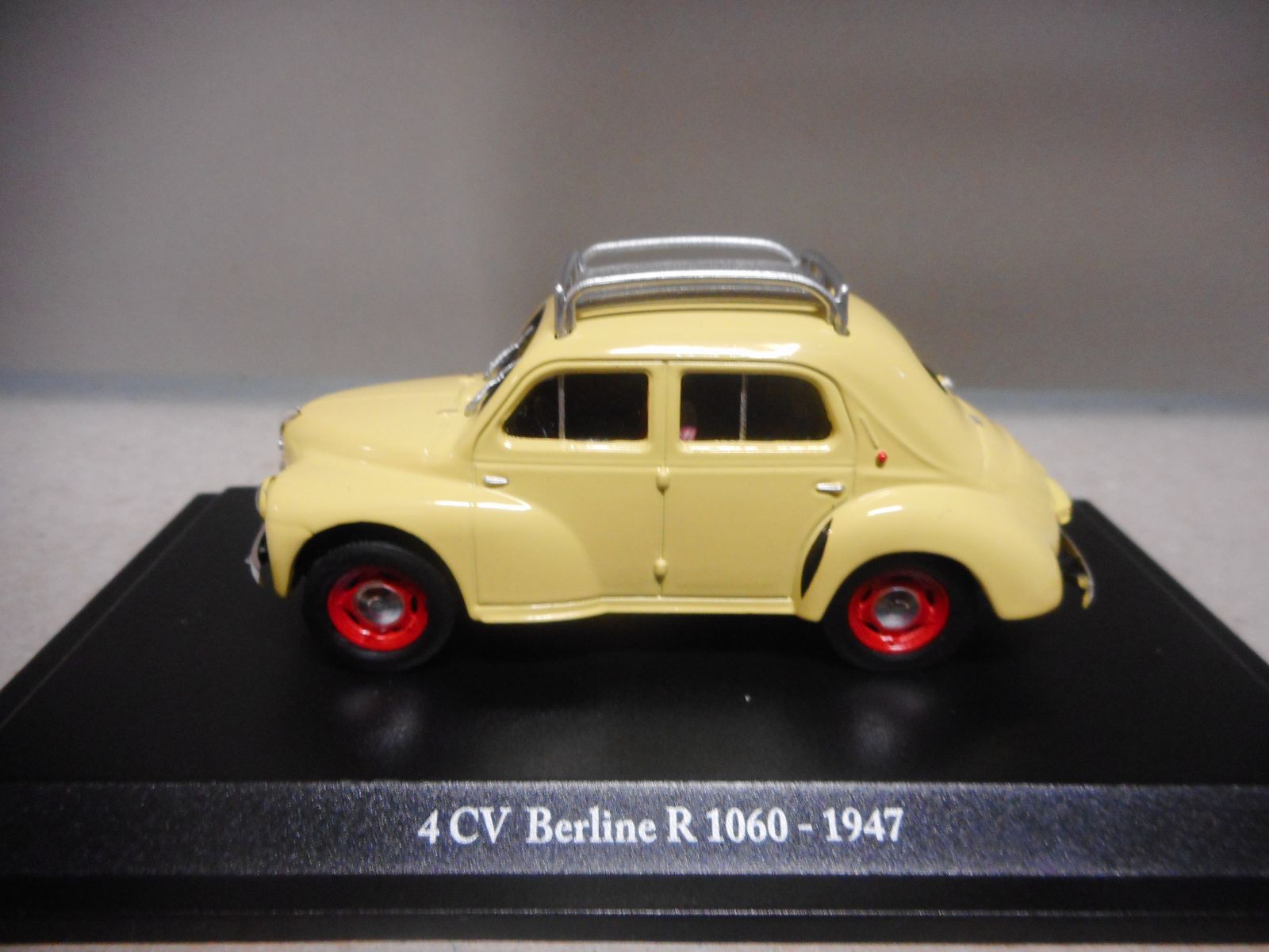 renault-4cv-r1060-berline-1947