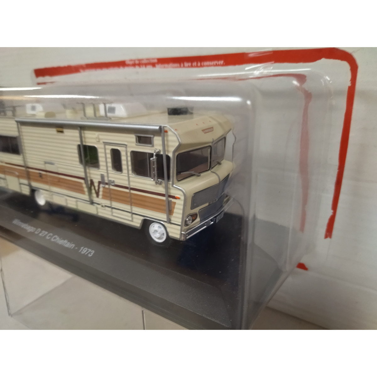 WINNEBAGO D 27 C CHIEFTAIN 1973 CAMPER/AUTOCARAVANA 1:43 IXO