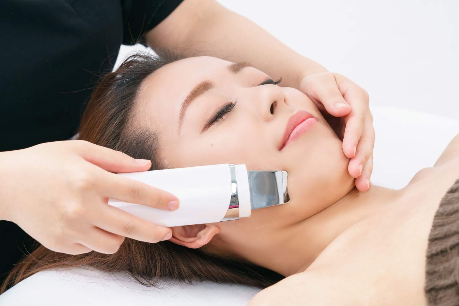 誰もがツルツルになれる毛穴洗浄美顔器♪ - つかしん店｜シェービング