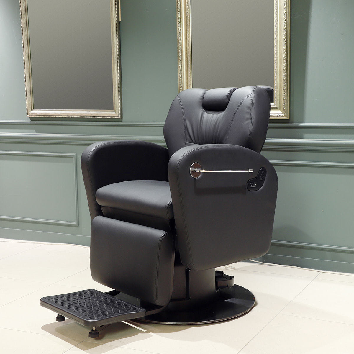 電動バーバーチェアRUTIO（ルティオ）の卸・通販 | ビューティガレージ