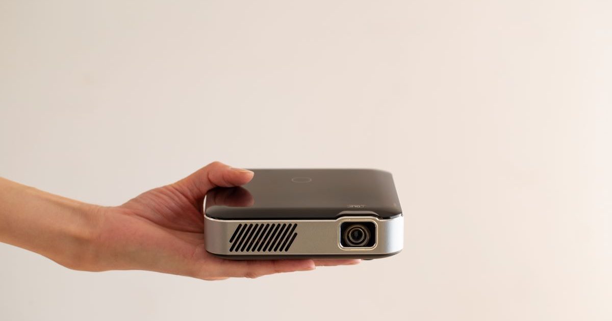 カベーニPRO2」は何がスゴい？屋外でも使える超小型プロジェクターが