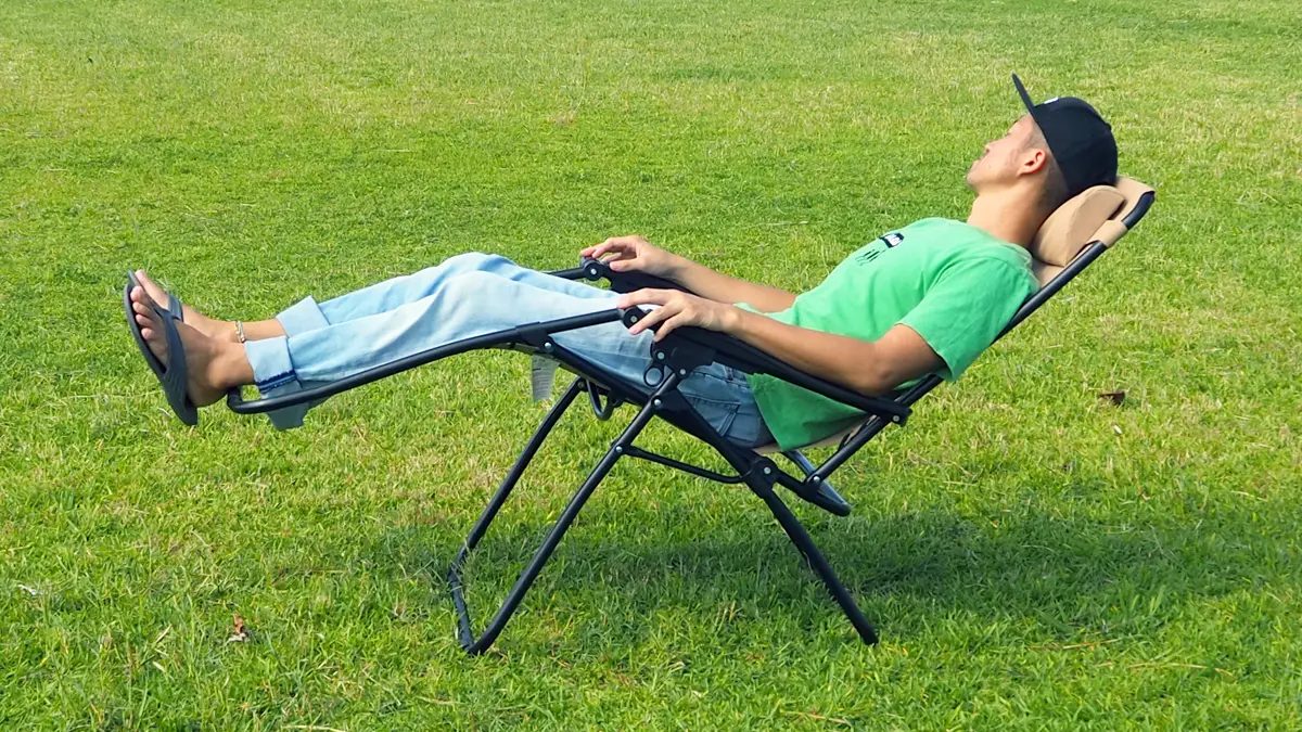 リクライニング可能なアウトドアチェア8選。フットレスト付きも紹介