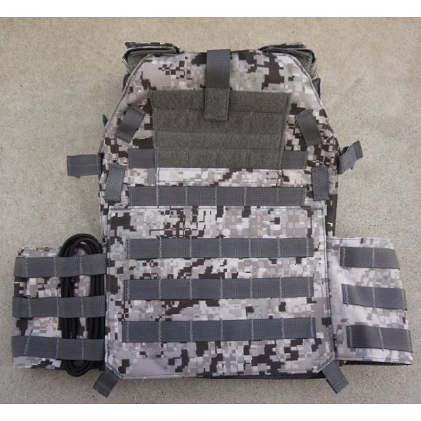 LBX-0300プレートキャリア スノーラプター迷彩 新品 - ミリタリー
