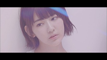坂道AKB「誰のことを一番 愛してる？」MV公開、センターは欅坂46平手友