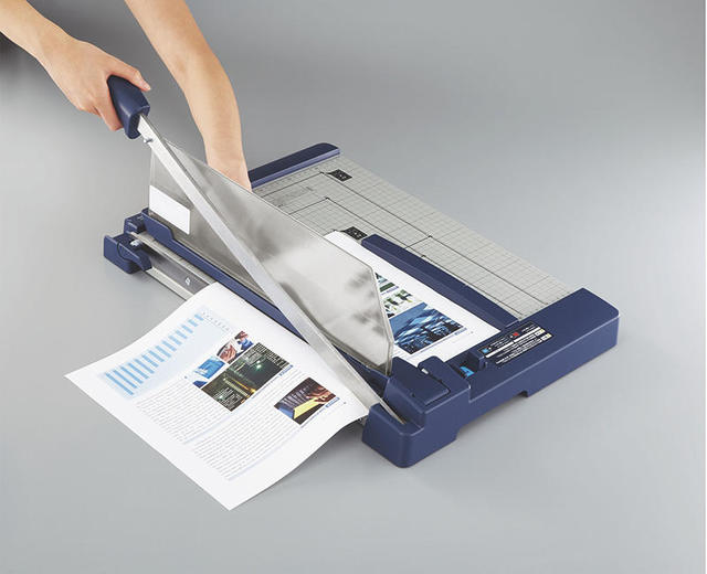 新製品】狙ったところで切りやすく安心に配慮した「ペーパーカッター