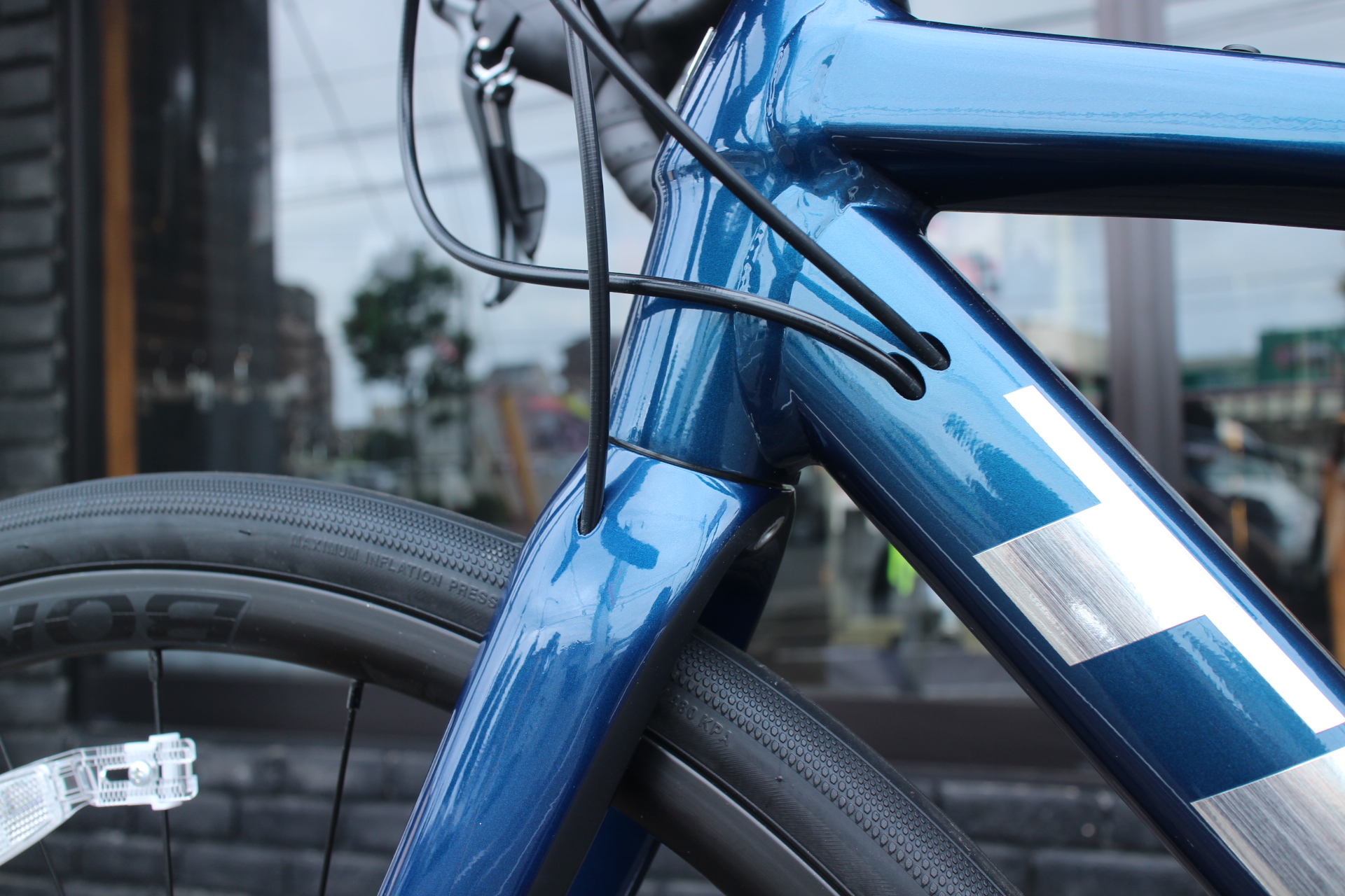 トレック 2021年 Domane AL2 Disc グラベル兼用万能エントリーロード