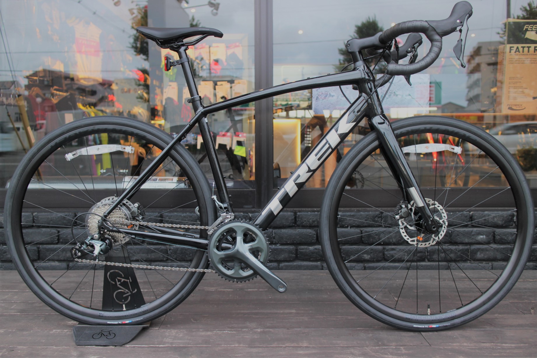 トレック 2021年 Domane AL4 Disc グラベルもいける油圧ディスク搭載