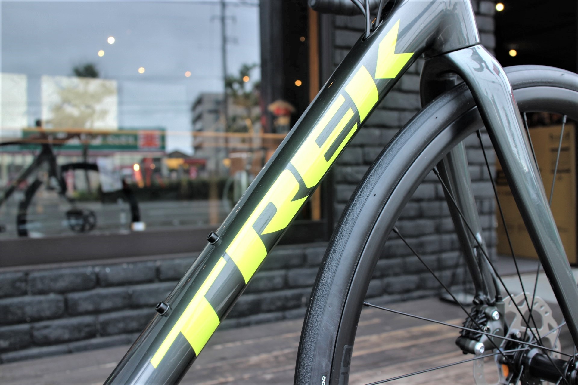 トレック 2021年 エモンダALR4ディスク 軽量アルミロード近日入荷予定