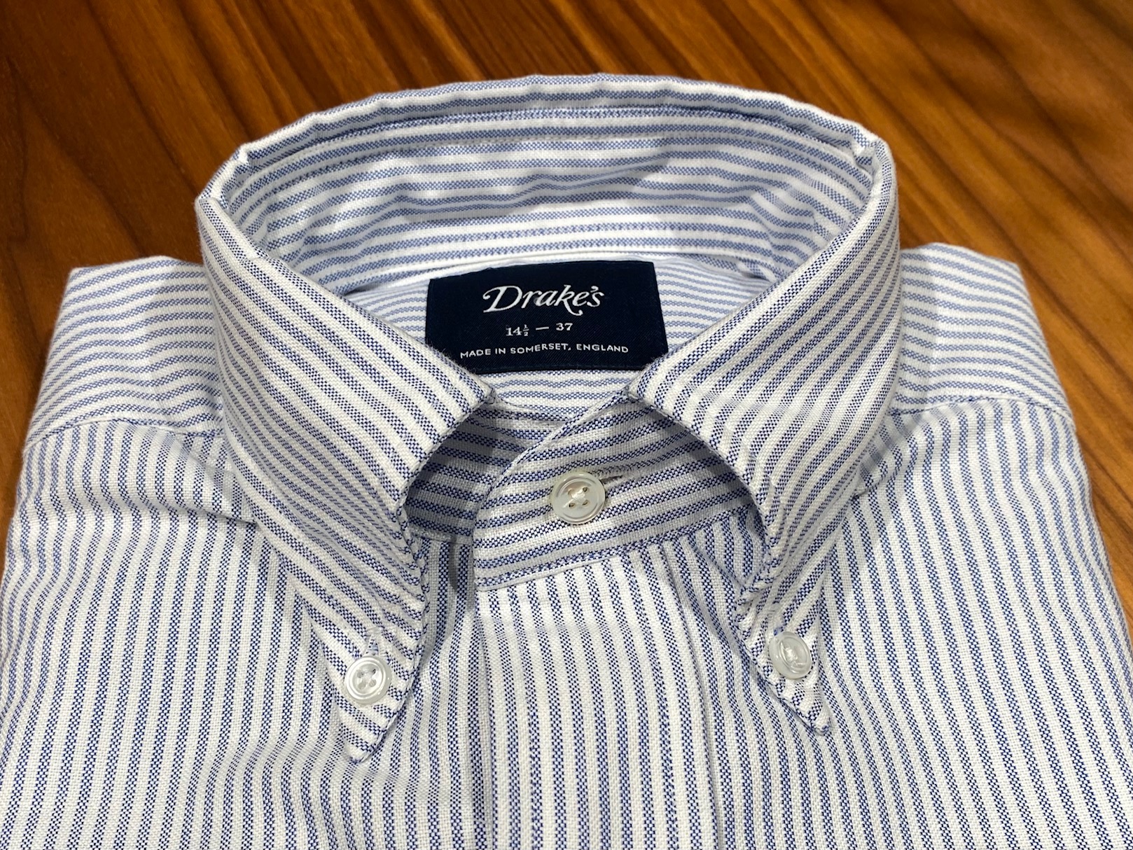 ドレイクスのアイデンティティ。自社工場にこだわり、シャツを作り