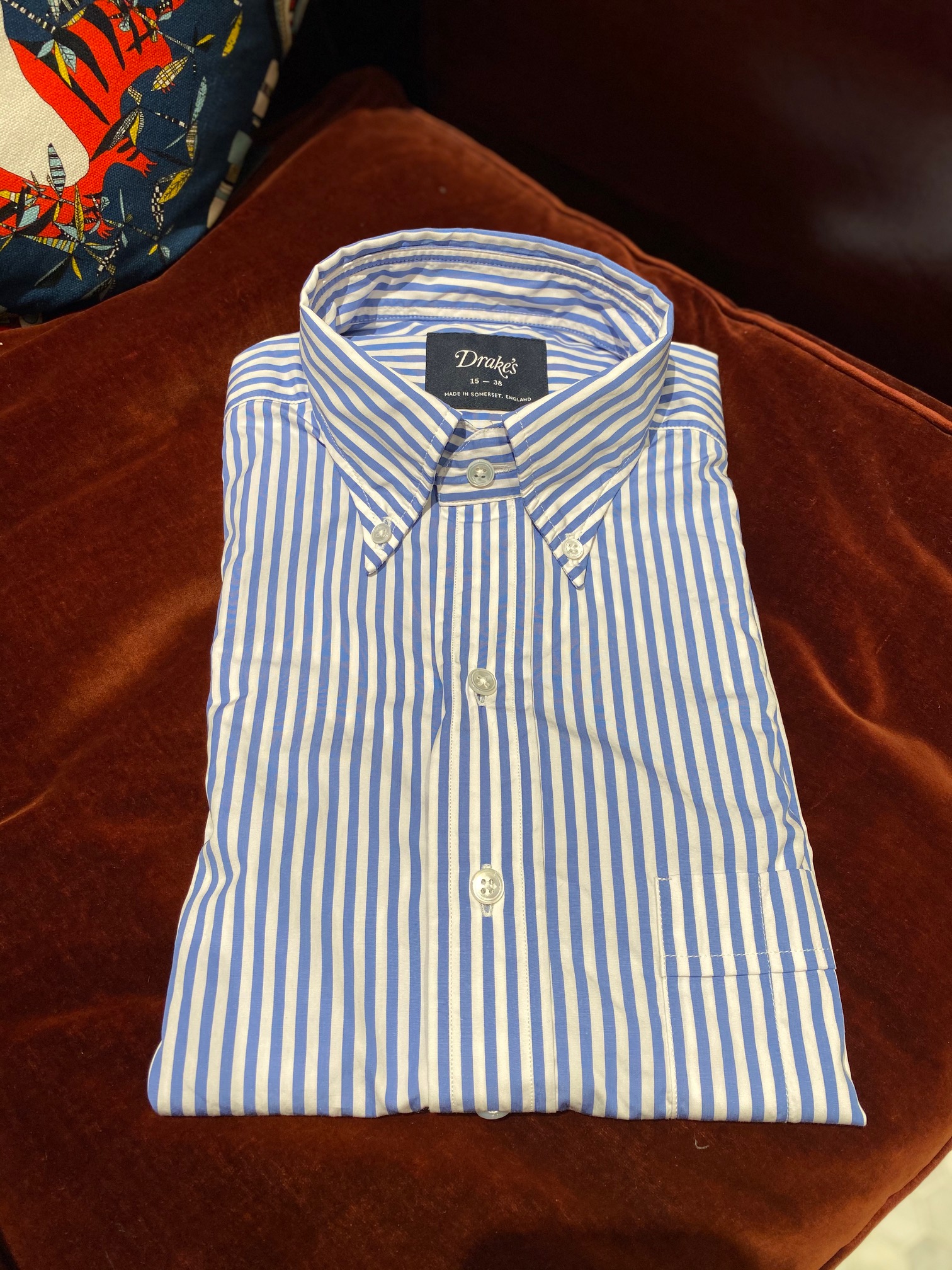 銀座店ならではのラインナップ。今手に入れるべきシャツはこちら