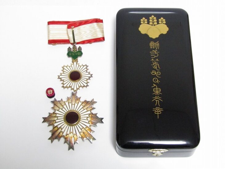 東京都板橋区にて、勲二等旭日重光章などの勲章や軍服、大礼服 ｜骨董