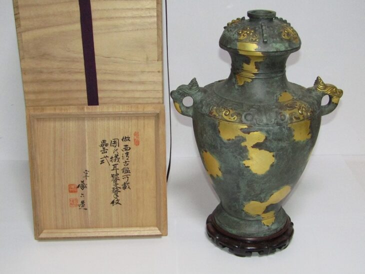 四世 秦 蔵六 造 周代 犠耳 饕餮紋 罍式 塗金銅 花器 飾壷 共箱 花瓶