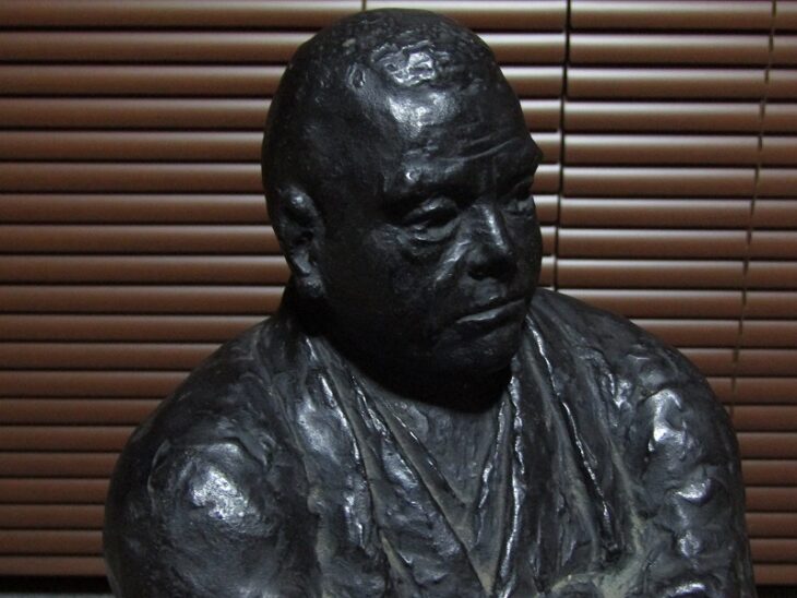東京都江東区亀戸にて、古賀忠雄 ブロンズ 彫刻「現代を見つめる西郷