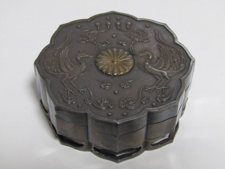 東京都港区にて、SEKI 関武比古の銀製 宝船、天皇家御下賜品 純銀