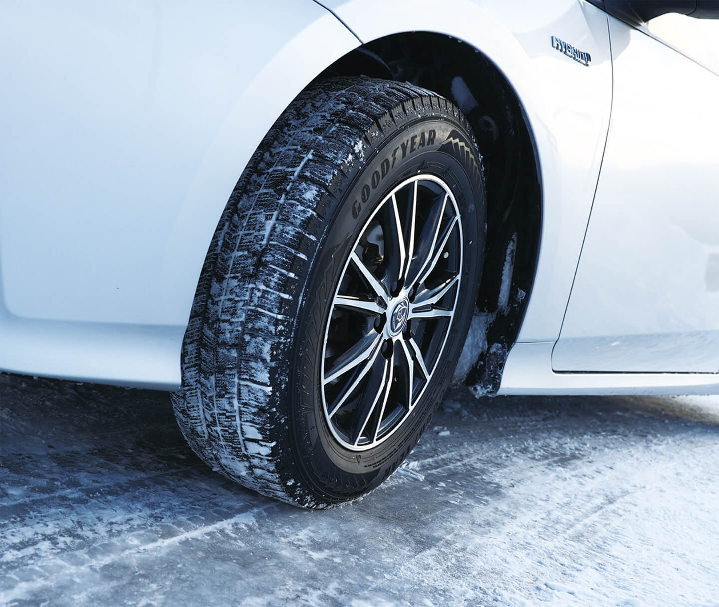 左右非対称パターンが氷に効く！グッドイヤー史上最高のプレミアム