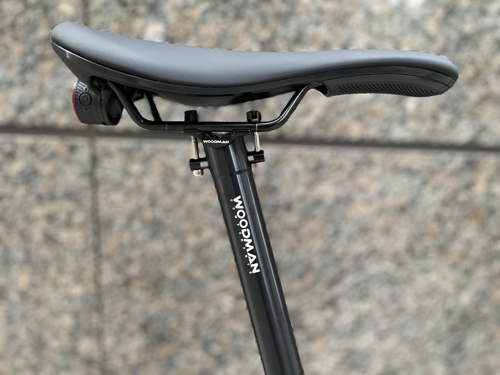 軽量化＆ドレスアップに！「WOODMAN」 シートポスト | 折りたたみ