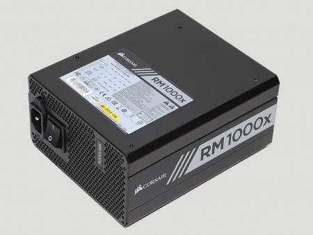 徹底的に安定性・耐久性にこだわるセミファンレスGOLD電源、CORSAIR