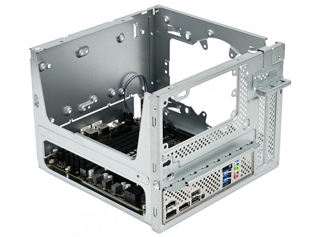 最新Ryzenと2スロのグラフィックスが詰め込める、ASRockの高拡張