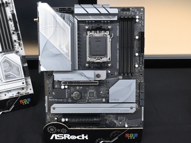 コレオシ ～ASRock編～）USBポート23基を備えるAMD B850マザー「B850