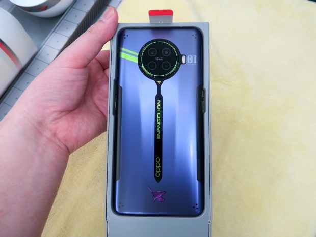 ホンキすぎるエヴァコラボ仕様スマホ「OPPO Ace2 新世紀福音戦士 限定