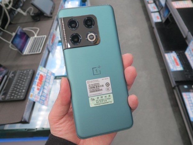 Qualcomm最新SoCのSnapdragon 8 Gen 1搭載スマホ「OnePlus 10 Pro」が