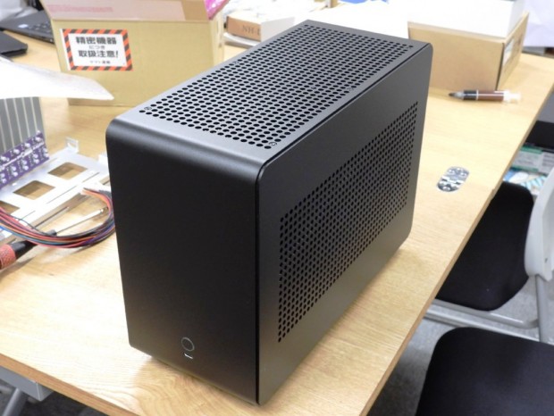 拡張スロット位置を調整できるアルミユニボディのMini-ITXケース
