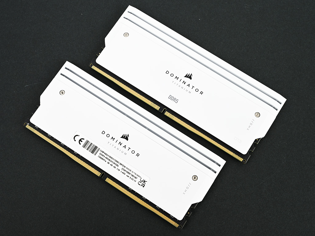 約5℃冷えるヒートシンクに換装可能な最上位メモリ、CORSAIR「DOMINATOR