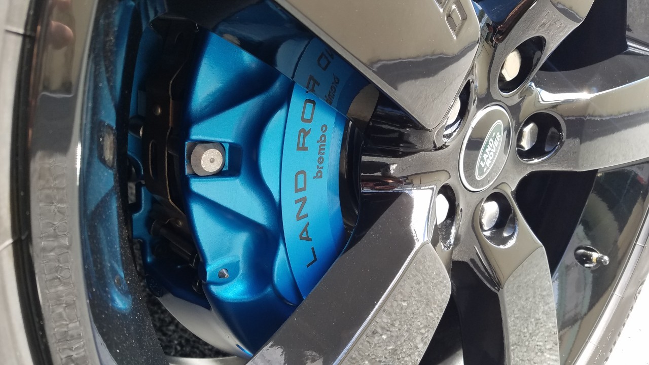 ランドローバー ディフェンダー110 にキャリパーペイントカスタムを