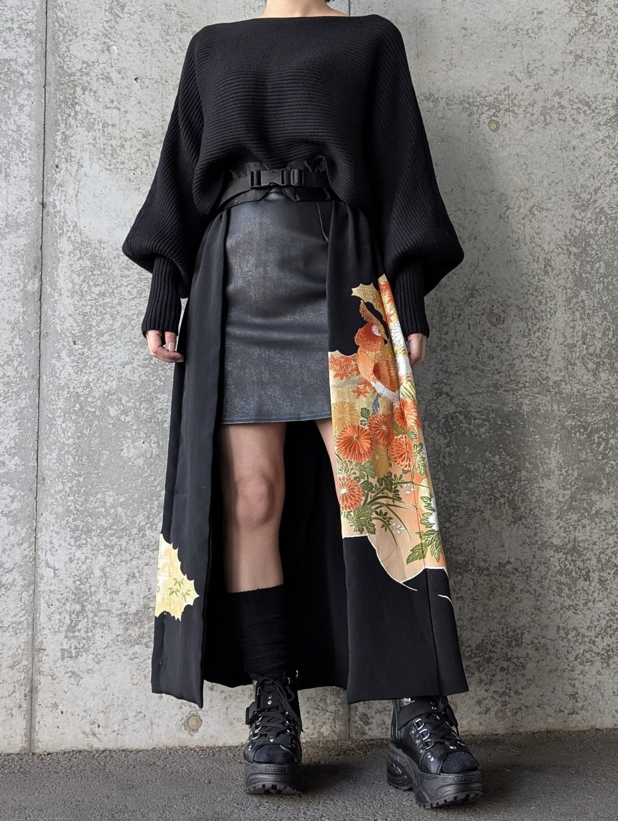 尾長鶏×四季草花】黒留袖オーバースカート｜着物リメイクGeGe
