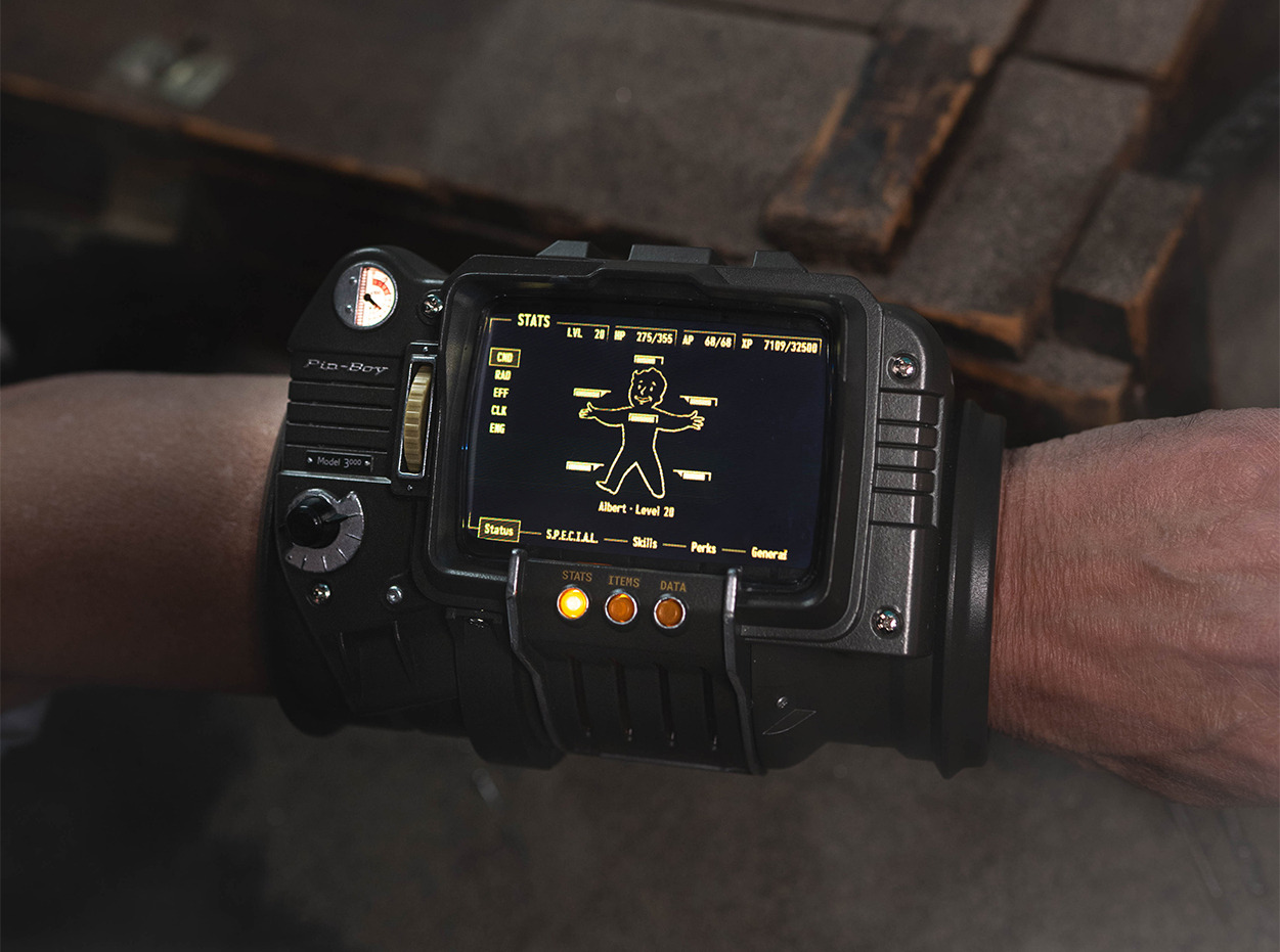 Fallout 3』『Fallout: New Vegas』モデルの「Pip-Boy」実物大レプリカ
