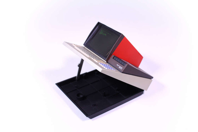 1979年のPC「MZ-80C」が1/4サイズで復活！ 最新のBASIC環境や