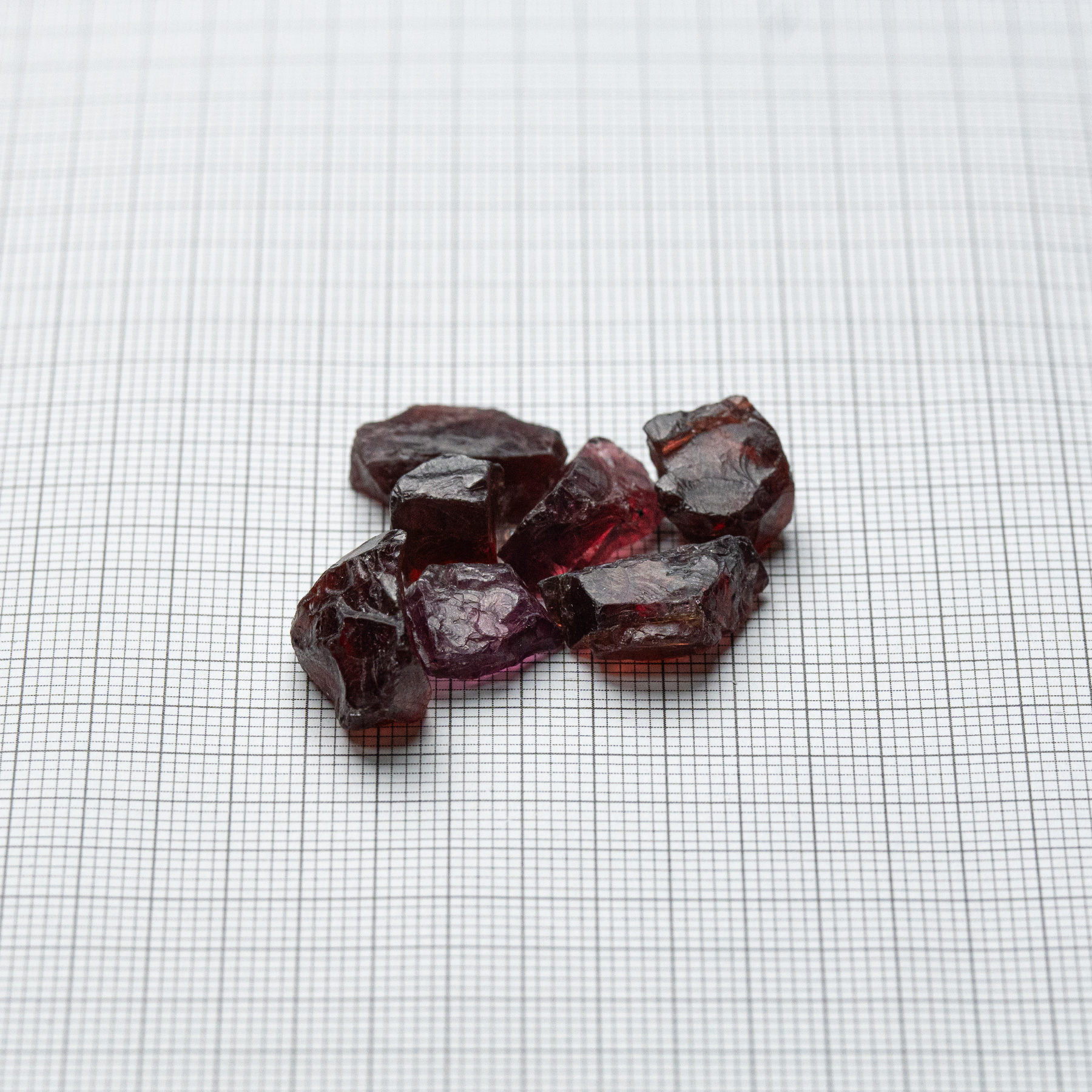 12周年特価】タンザニア産ロードライトガーネット原石（約）12g前後