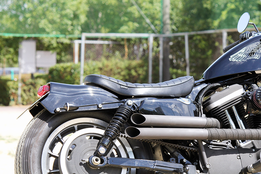 腰をしっかりホールド！スポーツスター・ステップバックシート