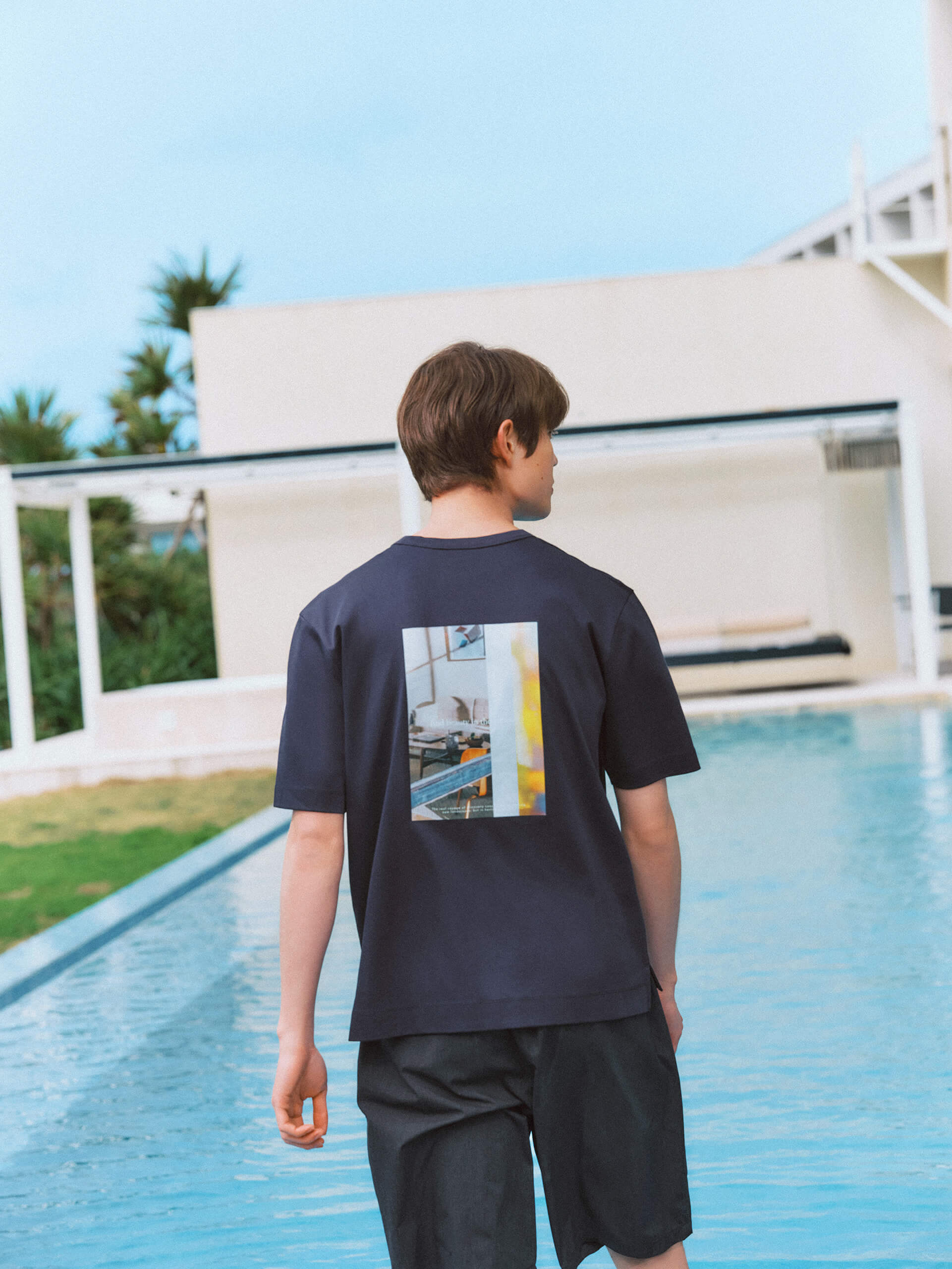 吉高由里子・宮沢氷魚がまとう 光沢感で高見えする リッチクリーンTee