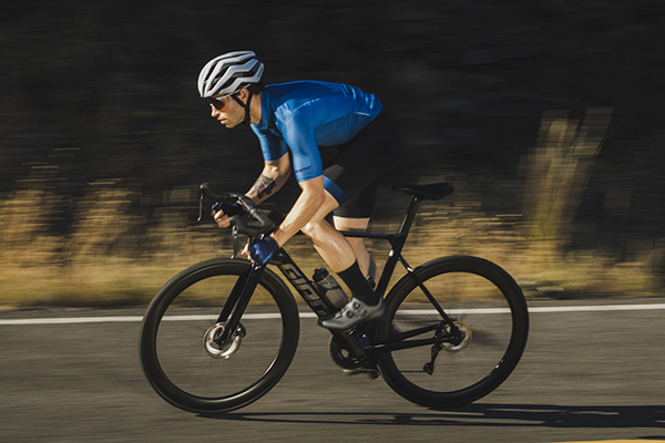2023 GIANT Bicycles | ON-ROAD × PERFORMANCE