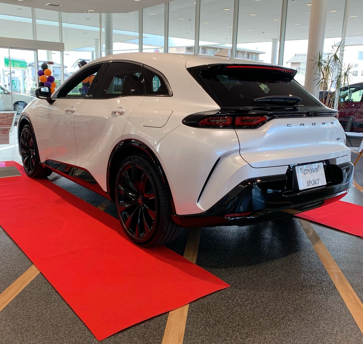 👑クラウンスポーツ関店で展示中👑