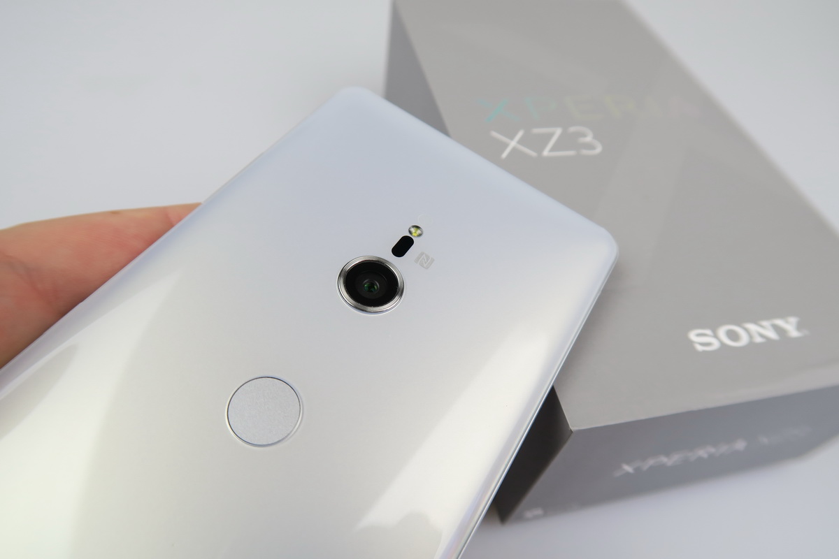 Sony Xperia XZ3 Unboxing: Sony Goes P-OLED, Curvier, With Android
