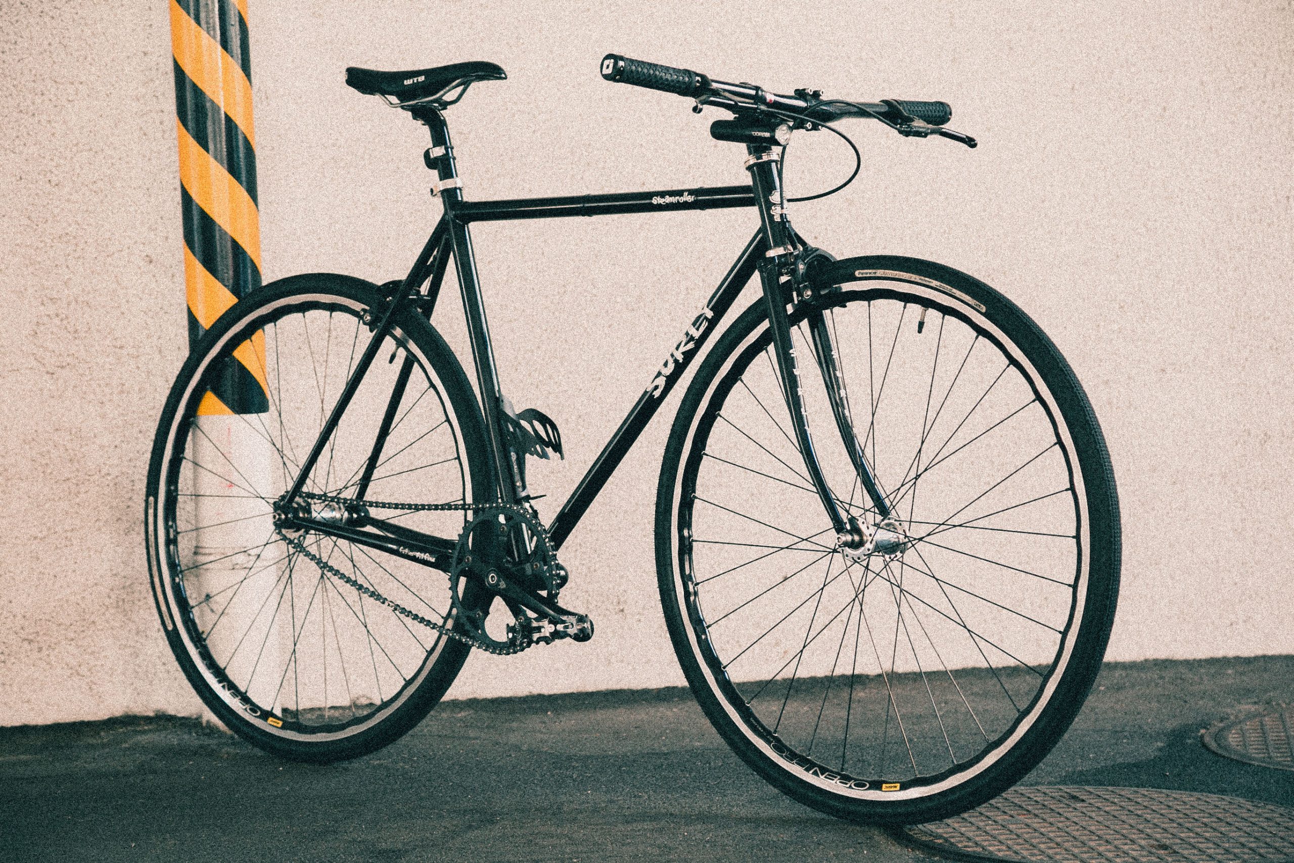 街乗り仕様にサラッとカスタムしたサーリーのスチームローラー